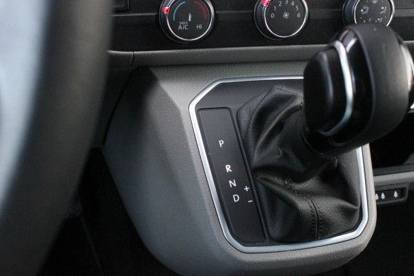 Volkswagen Transporter 2.0 TDI L2H1 30 DC BULLI 150PK DUBBEL CABINE / LEDEREN BEKLEDING / PDC / VERLAGINGSVEREN / APPLE CARPLAY /