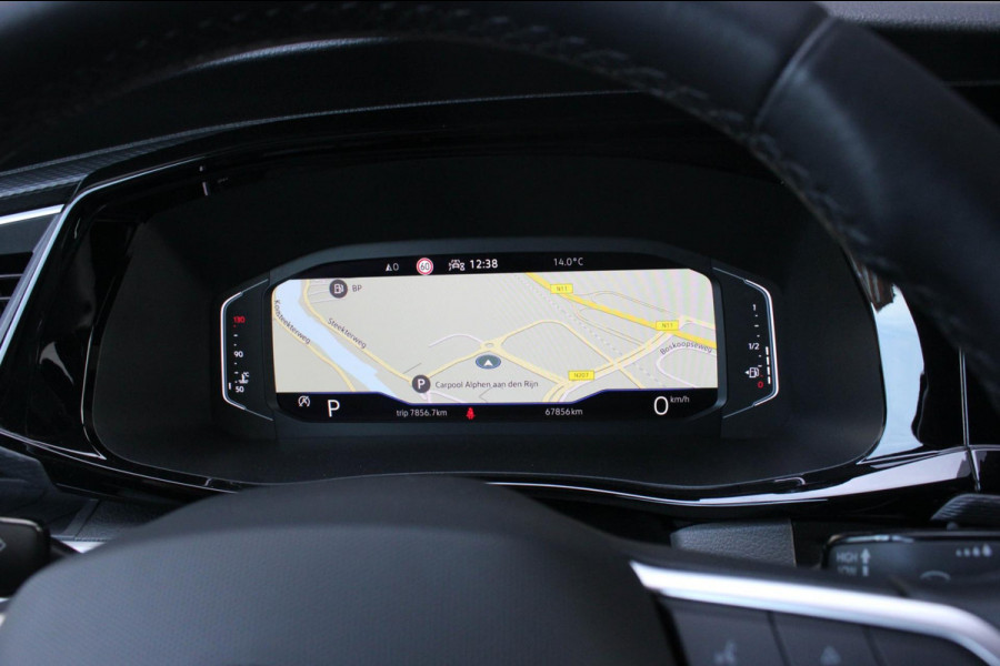 Volkswagen Transporter 2.0 TDI L2H1 30 DC BULLI 150PK DUBBEL CABINE / LEDEREN BEKLEDING / PDC / VERLAGINGSVEREN / APPLE CARPLAY /