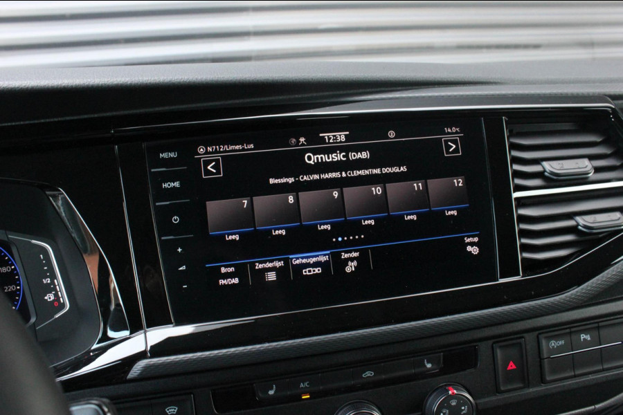 Volkswagen Transporter 2.0 TDI L2H1 30 DC BULLI 150PK DUBBEL CABINE / LEDEREN BEKLEDING / PDC / VERLAGINGSVEREN / APPLE CARPLAY /