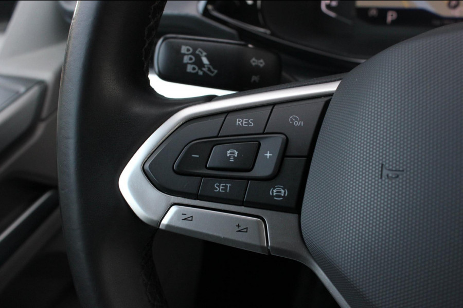 Volkswagen Transporter 2.0 TDI L2H1 30 DC BULLI 150PK DUBBEL CABINE / LEDEREN BEKLEDING / PDC / VERLAGINGSVEREN / APPLE CARPLAY /