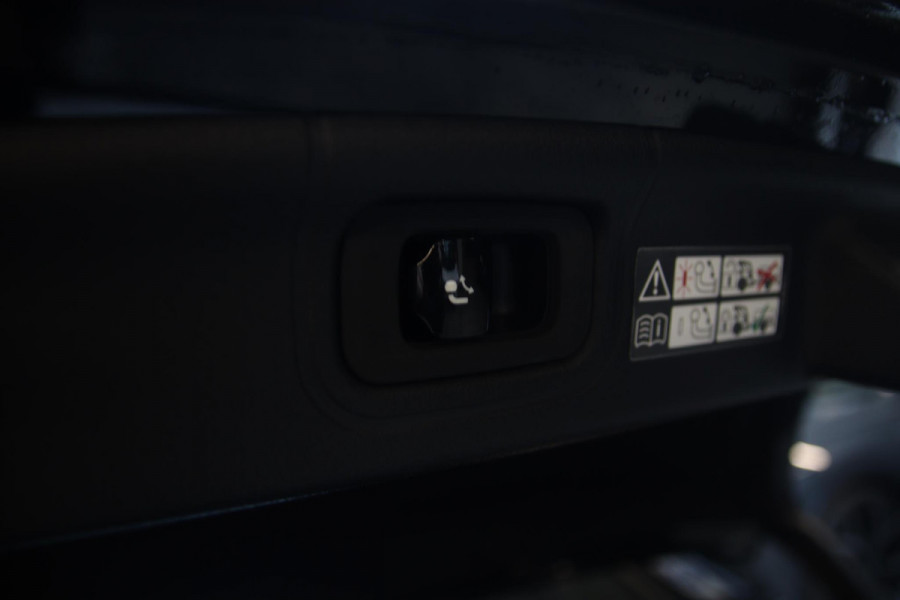 Mercedes-Benz C-Klasse 200 AMG PANO-CARBON-TREKHAAK