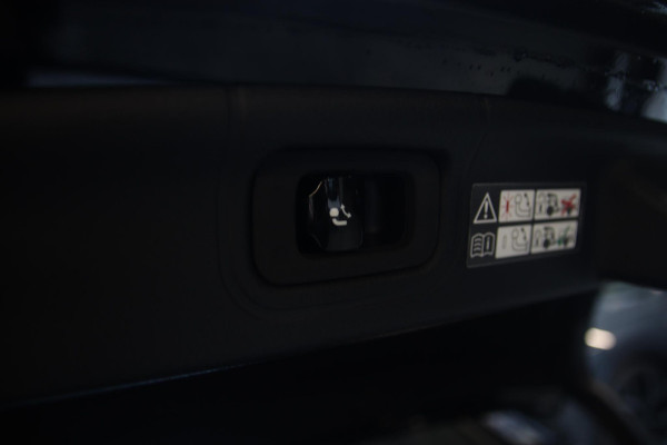 Mercedes-Benz C-Klasse 200 AMG PANO-CARBON-TREKHAAK