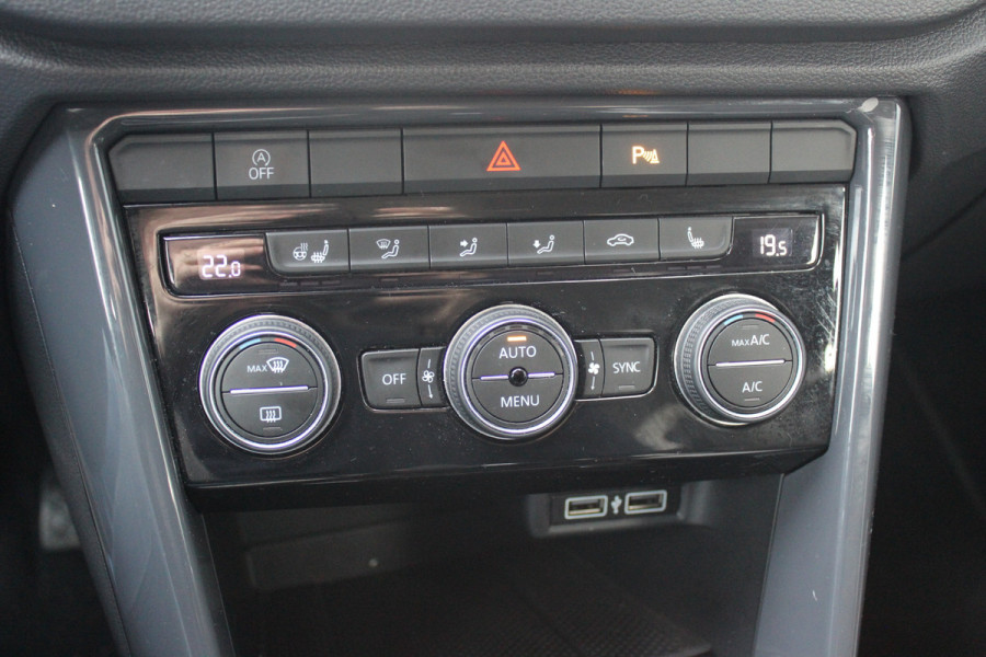 Volkswagen T-Roc 2.0 TSI 4Motion Sport / Trekhaak / Camera / Virtual Cockpit / CarPlay / 17'' / Stoelverwarming / DAB / ACC / Elektr. achterklep
