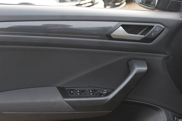 Volkswagen T-Roc 2.0 TSI 4Motion Sport / Trekhaak / Camera / Virtual Cockpit / CarPlay / 17'' / Stoelverwarming / DAB / ACC / Elektr. achterklep