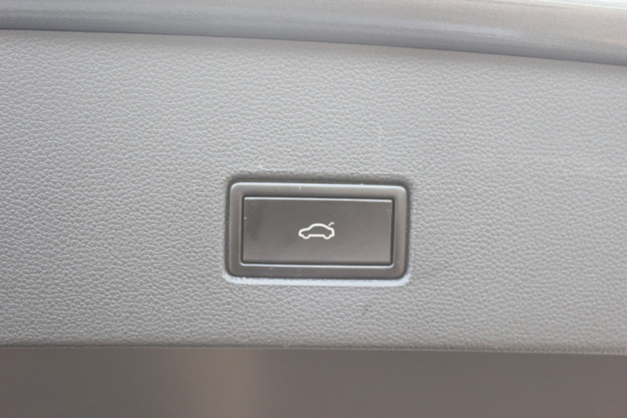 Volkswagen T-Roc 2.0 TSI 4Motion Sport / Trekhaak / Camera / Virtual Cockpit / CarPlay / 17'' / Stoelverwarming / DAB / ACC / Elektr. achterklep