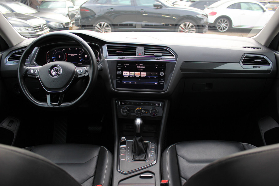 Volkswagen Tiguan Allspace 1.5 TSI Highline Business R-line / Trekhaak / Panoramadak / 360Camera / Leder / Keyless / 20'' / CarPlay / Stoelverwarming / DAB / Dodehoek / ACC