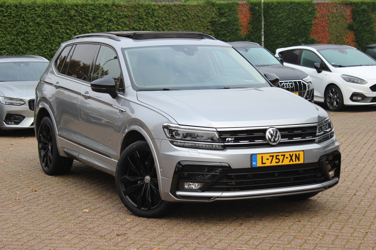 Volkswagen Tiguan Allspace 1.5 TSI Highline Business R-line / Trekhaak / Panoramadak / 360Camera / Leder / Keyless / 20'' / CarPlay / Stoelverwarming / DAB / Dodehoek / ACC