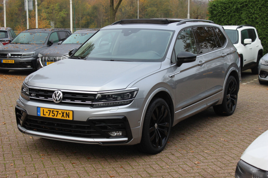 Volkswagen Tiguan Allspace 1.5 TSI Highline Business R-line / Trekhaak / Panoramadak / 360Camera / Leder / Keyless / 20'' / CarPlay / Stoelverwarming / DAB / Dodehoek / ACC