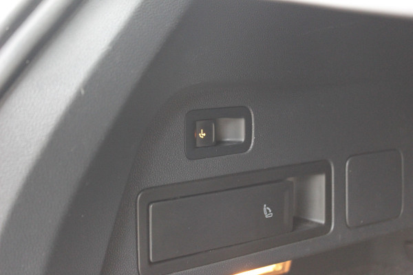 Volkswagen Tiguan Allspace 1.5 TSI Highline Business R-line / Trekhaak / Panoramadak / 360Camera / Leder / Keyless / 20'' / CarPlay / Stoelverwarming / DAB / Dodehoek / ACC