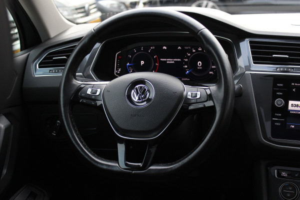 Volkswagen Tiguan Allspace 1.5 TSI Highline Business R-line / Trekhaak / Panoramadak / 360Camera / Leder / Keyless / 20'' / CarPlay / Stoelverwarming / DAB / Dodehoek / ACC
