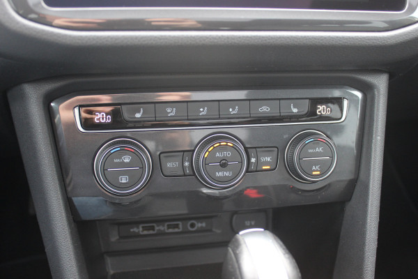 Volkswagen Tiguan Allspace 1.5 TSI Highline Business R-line / Trekhaak / Panoramadak / 360Camera / Leder / Keyless / 20'' / CarPlay / Stoelverwarming / DAB / Dodehoek / ACC