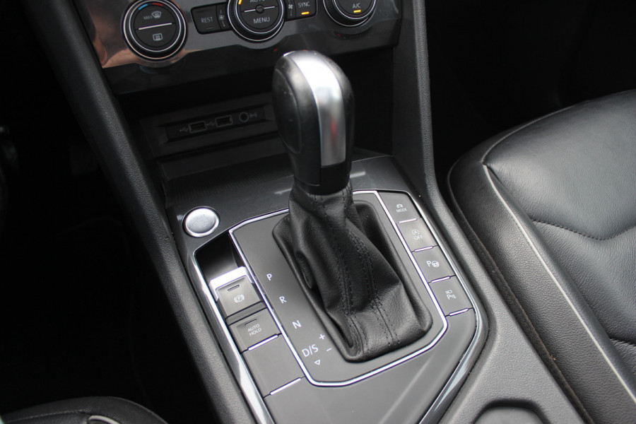 Volkswagen Tiguan Allspace 1.5 TSI Highline Business R-line / Trekhaak / Panoramadak / 360Camera / Leder / Keyless / 20'' / CarPlay / Stoelverwarming / DAB / Dodehoek / ACC