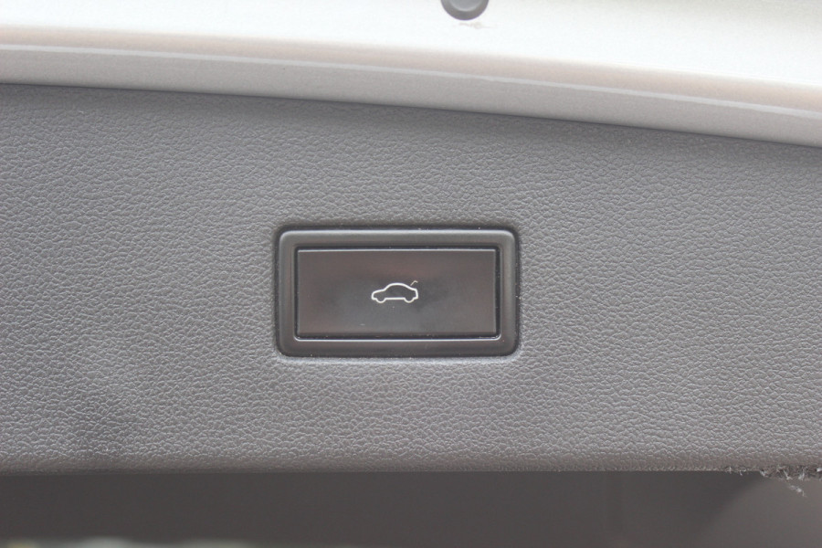 Volkswagen Tiguan Allspace 1.5 TSI Highline Business R-line / Trekhaak / Panoramadak / 360Camera / Leder / Keyless / 20'' / CarPlay / Stoelverwarming / DAB / Dodehoek / ACC