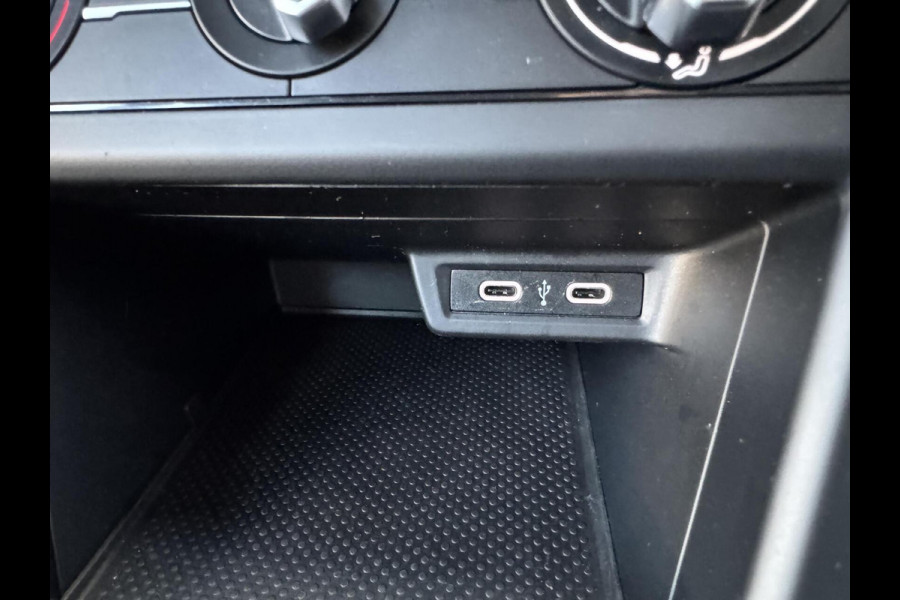 Volkswagen Polo 1.0 TSI Life 95pk CarPlay LaneAssist Navi Front Assist Garantie