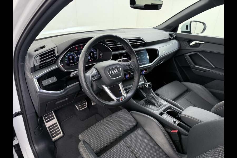 Audi Q3 Sportback 45 TFSI e S Edition PLUG IN HYBRIDE||2x S-LINE BINNEN + BUITEN| ADAPTIVE CRUISE| DODE HOEK | ELEK. TREKHAAK| DIG. DASH|