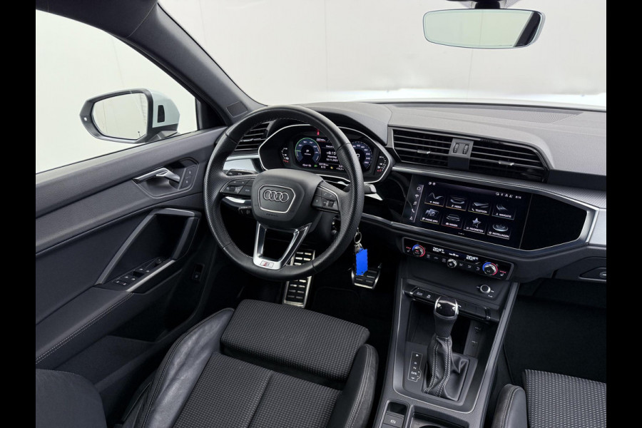 Audi Q3 Sportback 45 TFSI e S Edition PLUG IN HYBRIDE||2x S-LINE BINNEN + BUITEN| ADAPTIVE CRUISE| DODE HOEK | ELEK. TREKHAAK| DIG. DASH|