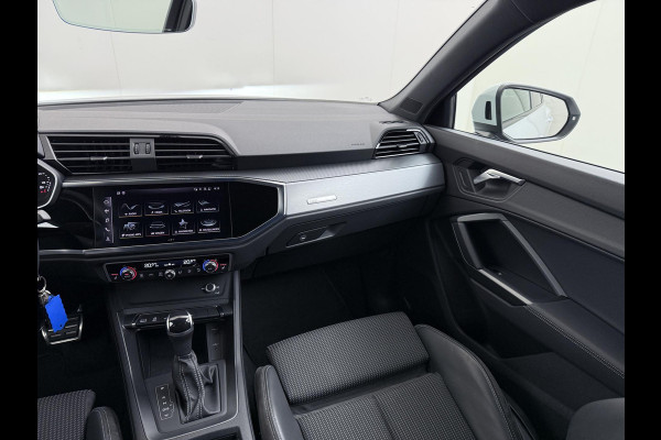 Audi Q3 Sportback 45 TFSI e S Edition PLUG IN HYBRIDE||2x S-LINE BINNEN + BUITEN| ADAPTIVE CRUISE| DODE HOEK | ELEK. TREKHAAK| DIG. DASH|