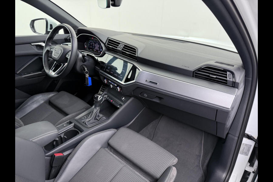 Audi Q3 Sportback 45 TFSI e S Edition PLUG IN HYBRIDE||2x S-LINE BINNEN + BUITEN| ADAPTIVE CRUISE| DODE HOEK | ELEK. TREKHAAK| DIG. DASH|