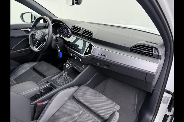 Audi Q3 Sportback 45 TFSI e S Edition PLUG IN HYBRIDE||2x S-LINE BINNEN + BUITEN| ADAPTIVE CRUISE| DODE HOEK | ELEK. TREKHAAK| DIG. DASH|