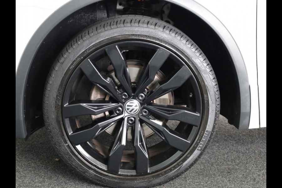Volkswagen Tiguan Allspace 1.5 TSI Highline Business R 7p. 150PK | Panoramadak | Wegklapbare trekhaak | Stoelverwarming | Camera | Navigatie