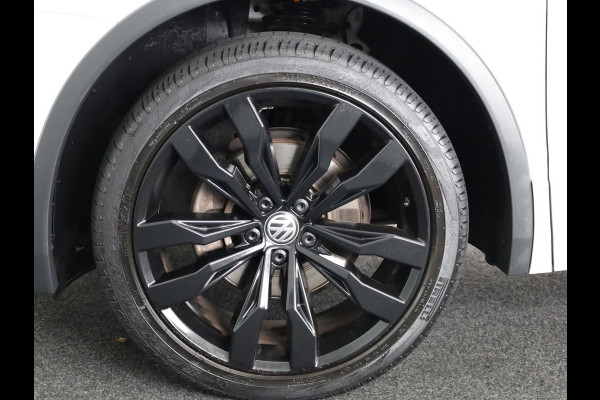 Volkswagen Tiguan Allspace 1.5 TSI Highline Business R 7p. 150PK | Panoramadak | Wegklapbare trekhaak | Stoelverwarming | Camera | Navigatie