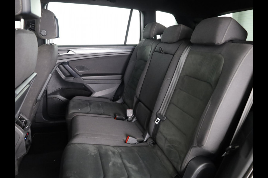 Volkswagen Tiguan Allspace 1.5 TSI Highline Business R 7p. 150PK | Panoramadak | Wegklapbare trekhaak | Stoelverwarming | Camera | Navigatie
