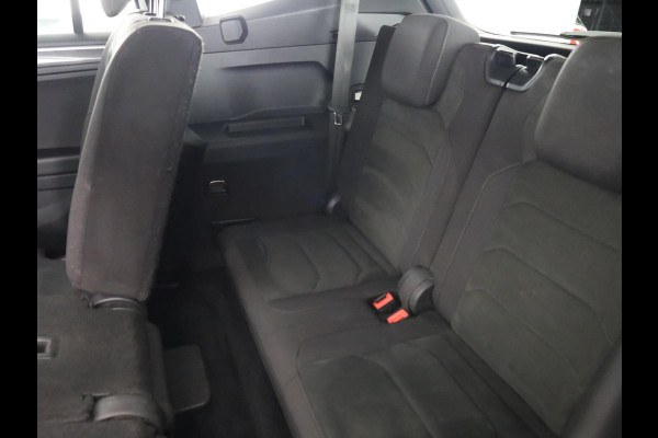 Volkswagen Tiguan Allspace 1.5 TSI Highline Business R 7p. 150PK | Panoramadak | Wegklapbare trekhaak | Stoelverwarming | Camera | Navigatie