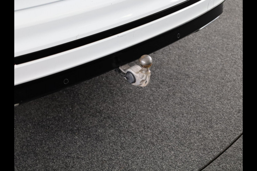 Volkswagen Tiguan Allspace 1.5 TSI Highline Business R 7p. 150PK | Panoramadak | Wegklapbare trekhaak | Stoelverwarming | Camera | Navigatie