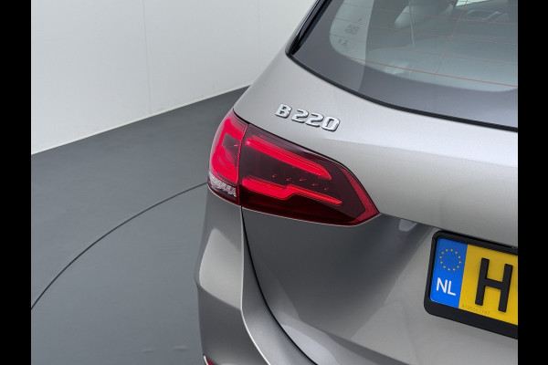 Mercedes-Benz B-Klasse 220 AMG line | Pano Trekhaak Keyless