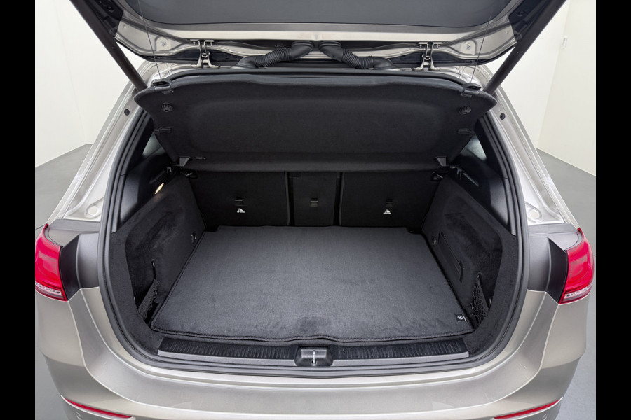 Mercedes-Benz B-Klasse 220 AMG line | Pano Trekhaak Keyless