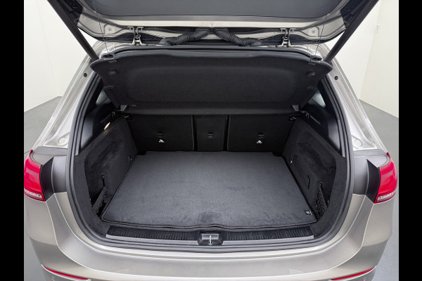 Mercedes-Benz B-Klasse 220 AMG line | Pano Trekhaak Keyless