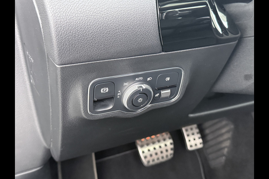 Mercedes-Benz B-Klasse 220 AMG line | Pano Trekhaak Keyless