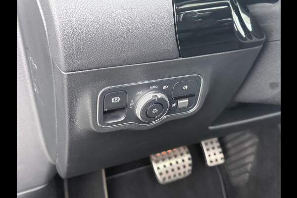 Mercedes-Benz B-Klasse 220 AMG line | Pano Trekhaak Keyless