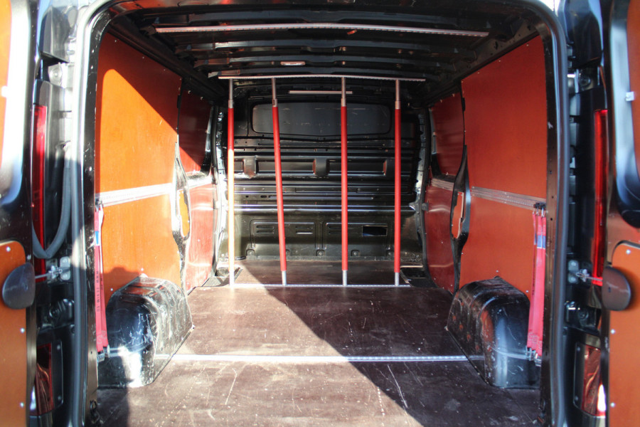 Renault Trafic 2.0 dCi 130 T30 L2H1 Work Edition 131pk - 2x Schuif - Trekhaak - LED - Cruise - Bluetooth - Airco - Rijklaar