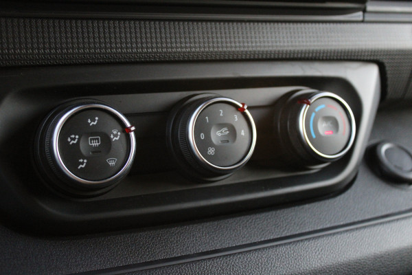 Renault Trafic 2.0 dCi 130 T30 L2H1 Work Edition 131pk - 2x Schuif - Trekhaak - LED - Cruise - Bluetooth - Airco - Rijklaar