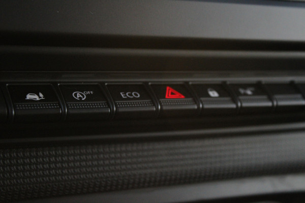 Renault Trafic 2.0 dCi 130 T30 L2H1 Work Edition 131pk - 2x Schuif - Trekhaak - LED - Cruise - Bluetooth - Airco - Rijklaar