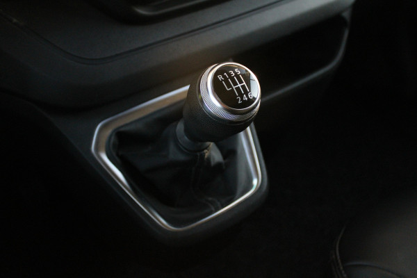 Renault Trafic 2.0 dCi 130 T30 L2H1 Work Edition 131pk - 2x Schuif - Trekhaak - LED - Cruise - Bluetooth - Airco - Rijklaar