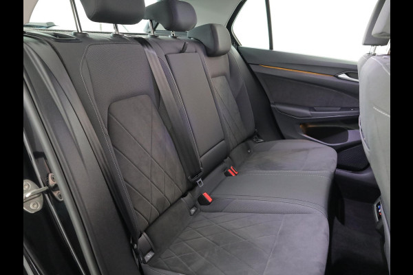 Volkswagen Golf 1.4 eHybrid Style 204 pk Automaat (DSG) | Navigatie | Parkeersensoren | Autom. airco (3 zones) | Stoelverwarming | LED koplampen |