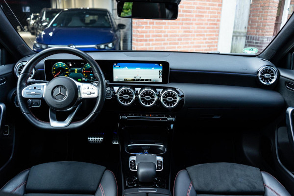 Mercedes-Benz A-Klasse 250 e AMG Pano / Camera / Sfeer