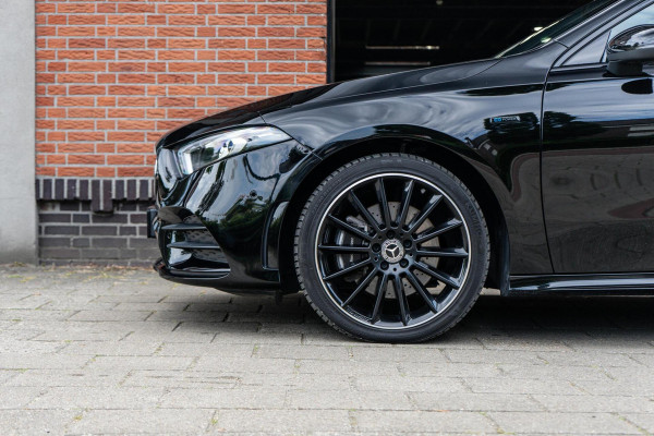 Mercedes-Benz A-Klasse 250 e AMG Pano / Camera / Sfeer