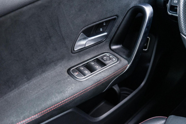 Mercedes-Benz A-Klasse 250 e AMG Pano / Camera / Sfeer