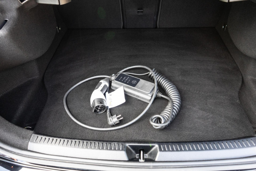 Mercedes-Benz A-Klasse 250 e AMG Pano / Camera / Sfeer