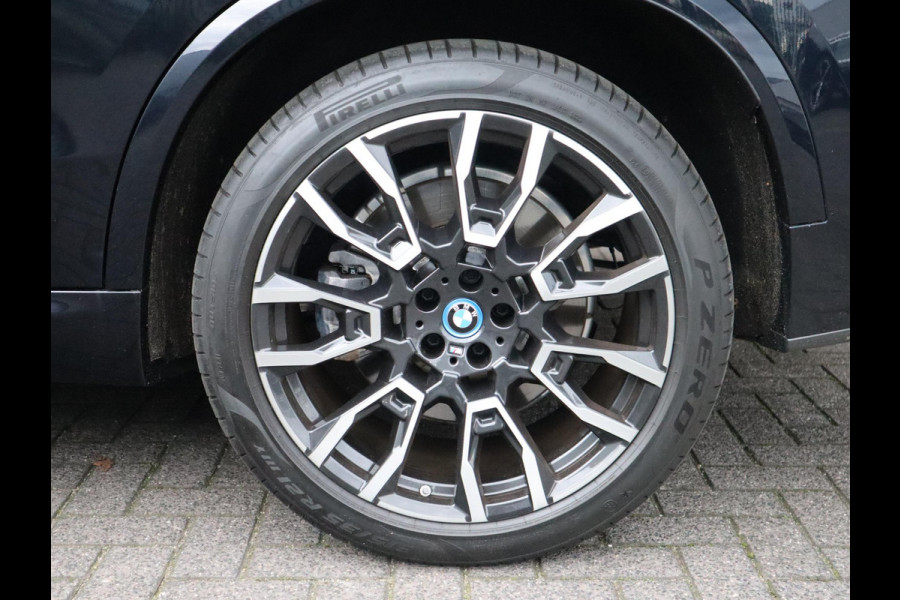 BMW X5 xDrive50e High Executive M Sport Pakket Automaat / Live Cockpit Plus / Panoramadak / Trekhaak / Luchtvering / Harman Kardon / Comfortstoelen / Warmtecomfortpakket / Sfeerverlichting / Active Protection / Shadow Line / 21 Inch
