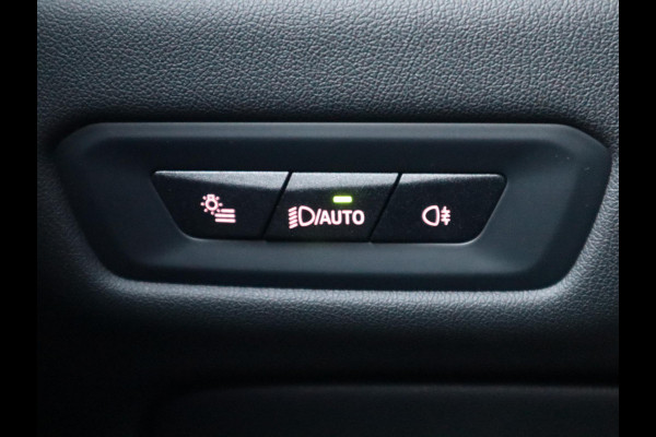 BMW X5 xDrive50e High Executive M Sport Pakket Automaat / Live Cockpit Plus / Panoramadak / Trekhaak / Luchtvering / Harman Kardon / Comfortstoelen / Warmtecomfortpakket / Sfeerverlichting / Active Protection / Shadow Line / 21 Inch