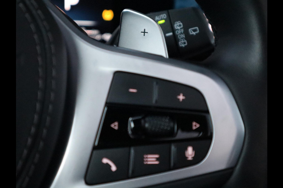 BMW X5 xDrive50e High Executive M Sport Pakket Automaat / Live Cockpit Plus / Panoramadak / Trekhaak / Luchtvering / Harman Kardon / Comfortstoelen / Warmtecomfortpakket / Sfeerverlichting / Active Protection / Shadow Line / 21 Inch