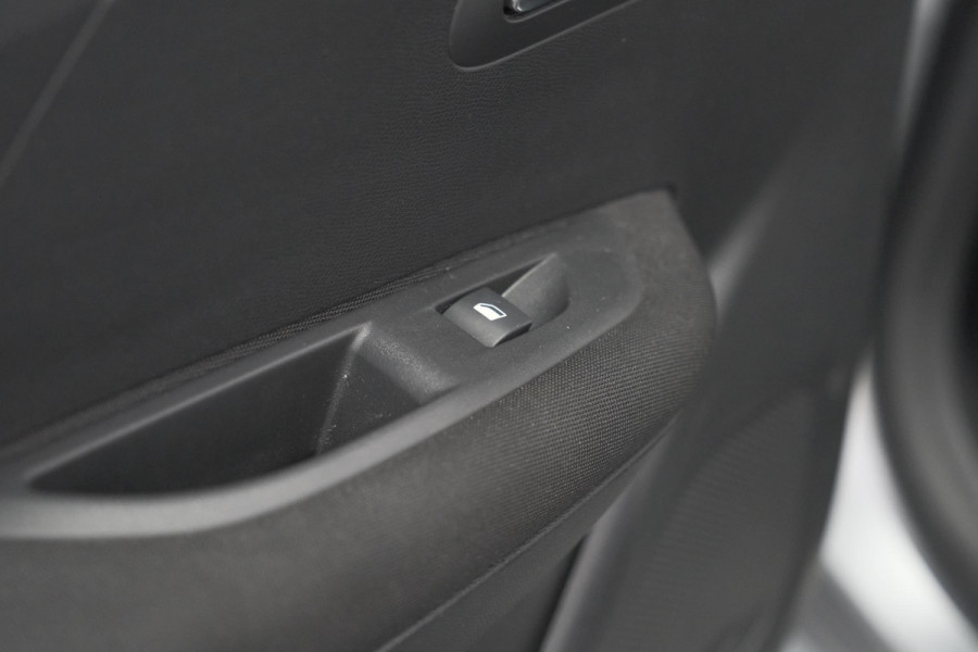Peugeot 208 PureTech 100 Active | Parkeersensoren | Navigatie | Apple Carplay