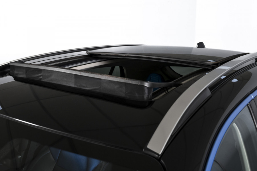 Lynk & Co 01 1.5 PHEV 261PK MY22 | 360 Camera | 7.4 kWh boordlader | S/K-panodak | Adapt. Cruise | Memory | Elek. klep | LM 20" | 5942