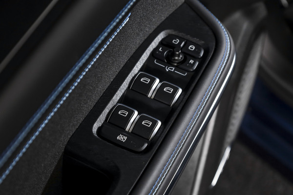 Lynk & Co 01 1.5 PHEV 261PK MY23 | Black Pakket | Donkere hemel | 360 Camera | 7.4 kWh boordlader | S/K-panodak | Adapt. Cruise | Memory | Elek. klep | LM 20" | 8516