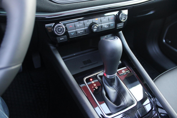 Jeep Compass 1.5T 142PK e-Hybrid North Star | PANORAMISCH SCHUIF / KANTEL DAK | ALPINE AUDIO SYSTEM | NAVIGATIE 10,25 "TOUCHSCREEN | APPLE CARPLAY/ANDROID AUTO | 360° ACHTERUITRIJ | DAB+ RADIO | CLIMATE CONTROL | GLOSS BLACK LICHTMETALEN VELGEN | ADAPTIVE / CRUISE CONTROL | DIGITAAL INSTRUMENTENPANEEL | ELEKTRISCH BEDIENBARE ACHTERKLEP | FULL LED KOPLAMPEN | LED MISTLAMPEN / BOCHTVERLICHTING | KEYLESS ENTRY & START | DRAADLOOS LADEN TELEFOON |