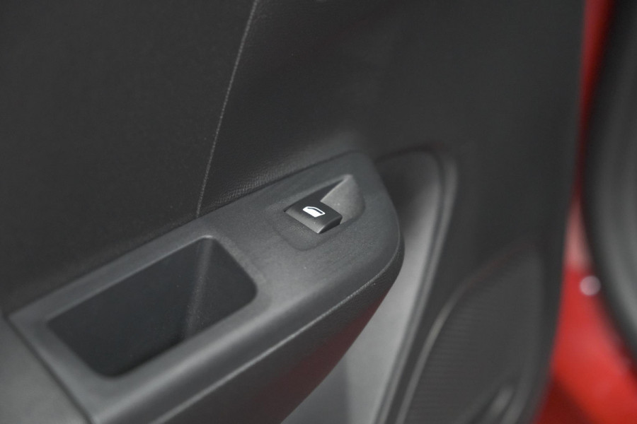 Opel Corsa 1.2 Turbo 100 Ultimate | Panoramadak | Camera | Dodehoekdetectie | Apple Carplay